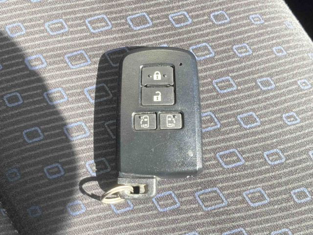 トヨタ ヴォクシー 1.8 ハイブリッド Vの中古車