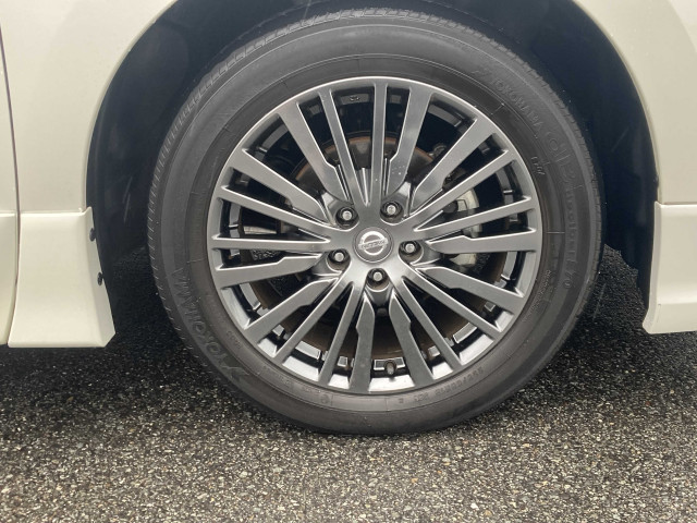 日産 エルグランド 2.5 250ハイウェイスター プレミアム アーバンクロムの中古車