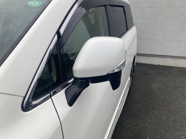 日産 エルグランド 2.5 250ハイウェイスター プレミアム アーバンクロムの中古車