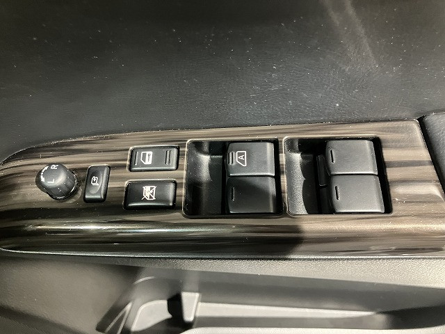 日産 エルグランド 2.5 250ハイウェイスターS アーバンクロムの中古車