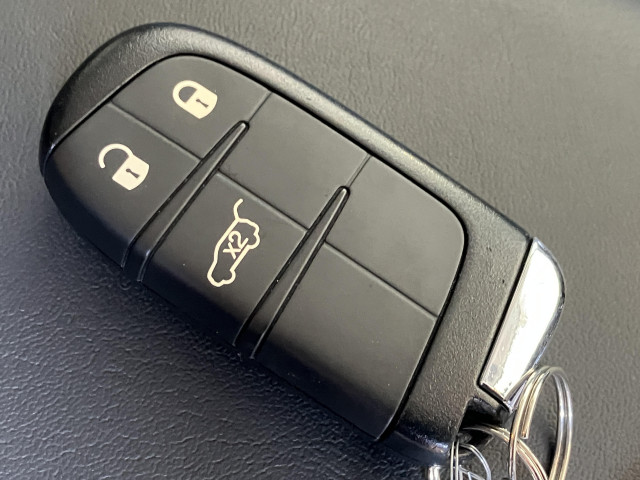 ジープ レネゲード リミテッドの中古車