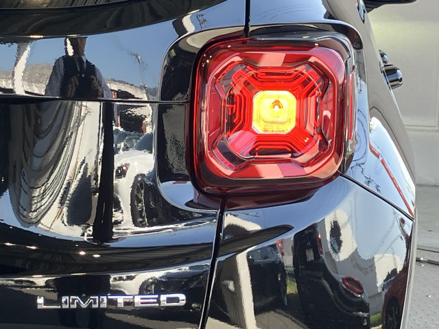ジープ レネゲード リミテッドの中古車