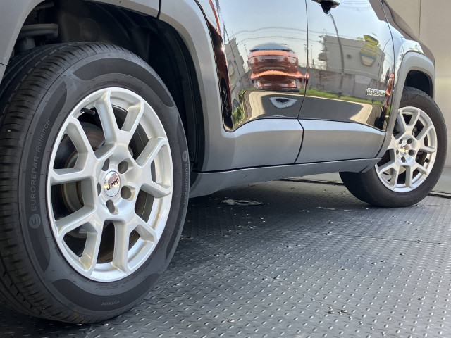 ジープ レネゲード リミテッドの中古車