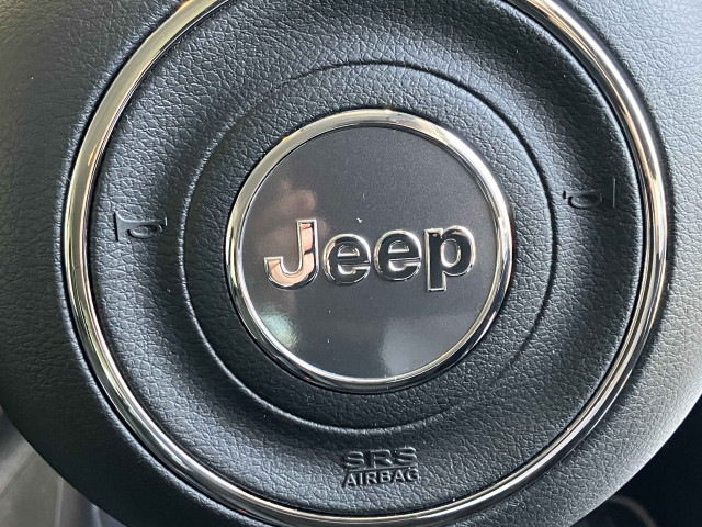 ジープ レネゲード リミテッドの中古車