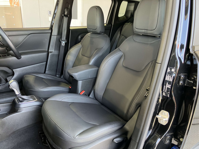 ジープ レネゲード リミテッドの中古車