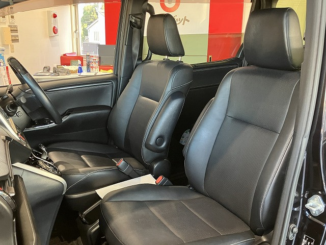 トヨタ エスクァイア 1.8 ハイブリッド Giの中古車