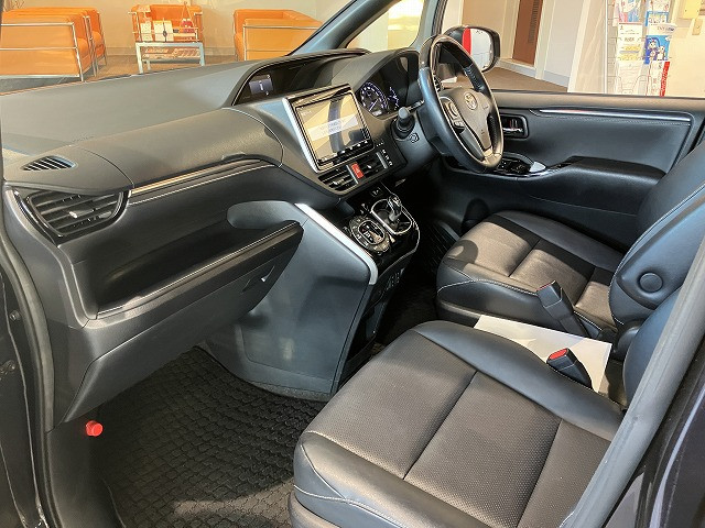 トヨタ エスクァイア 1.8 ハイブリッド Giの中古車