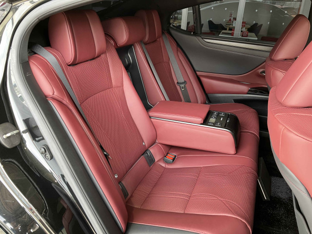 レクサス ES 300h グレイスフル エスコートの中古車