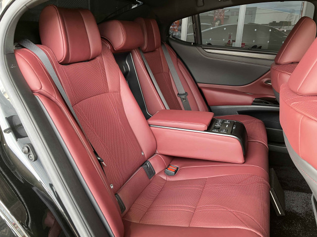 レクサス ES 300h グレイスフル エスコートの中古車
