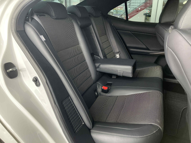 レクサス IS 300h Fスポーツの中古車