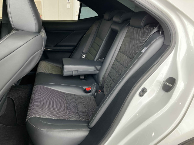 レクサス IS 300h Fスポーツの中古車