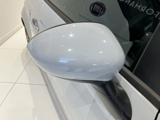 アバルト 595C ツーリズモの中古車