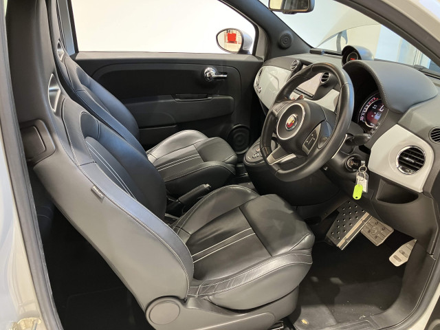 アバルト 595C ツーリズモの中古車
