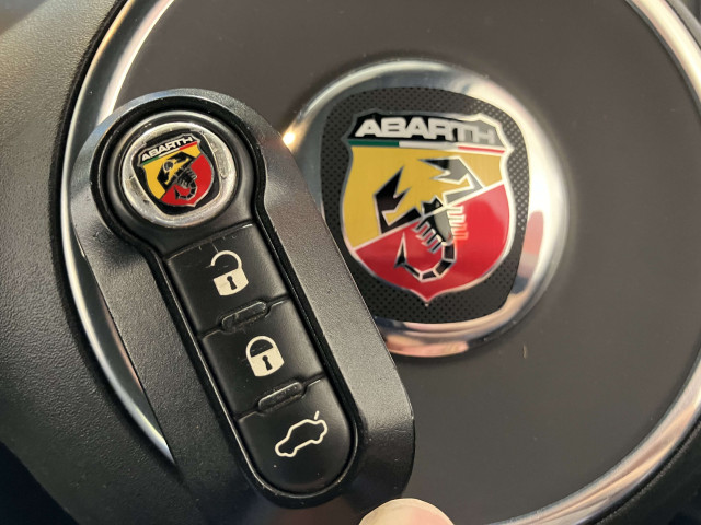 アバルト 595C ツーリズモの中古車
