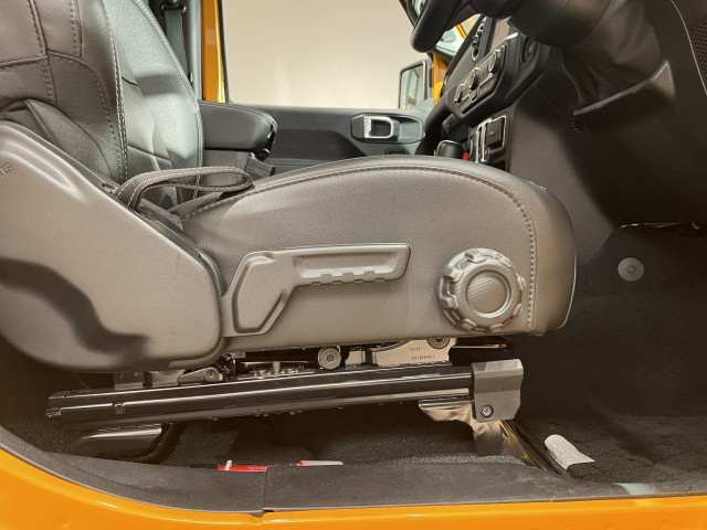 ジープ ラングラー オーバーランド ナチョ 4WDの中古車