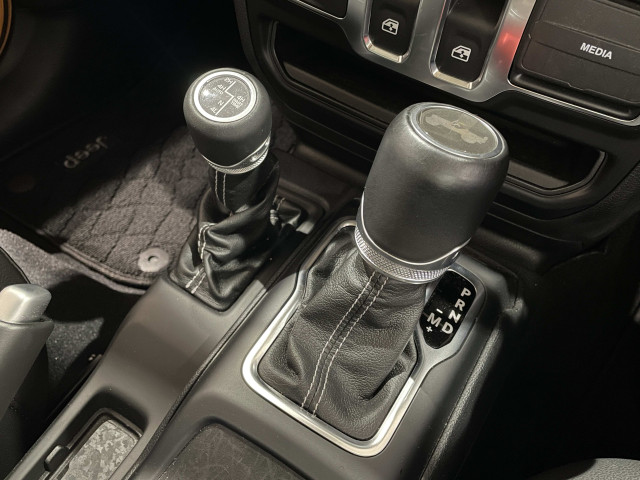 ジープ ラングラー オーバーランド ナチョ 4WDの中古車
