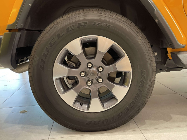 ジープ ラングラー オーバーランド ナチョ 4WDの中古車