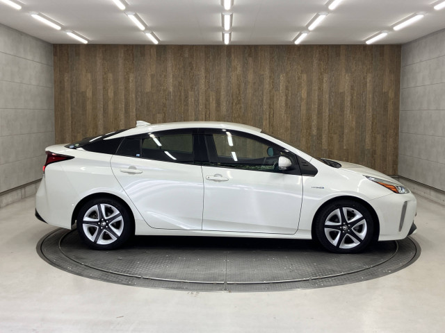 トヨタ プリウス 1.8 A ツーリングセレクションの中古車