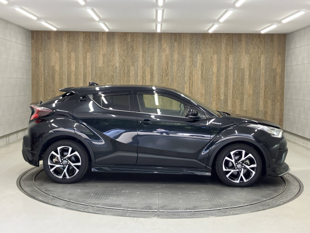 トヨタ C-HR ハイブリッド 1.8 Gの中古車