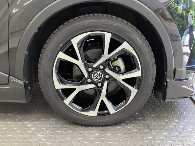 トヨタ C-HR ハイブリッド 1.8 Gの中古車