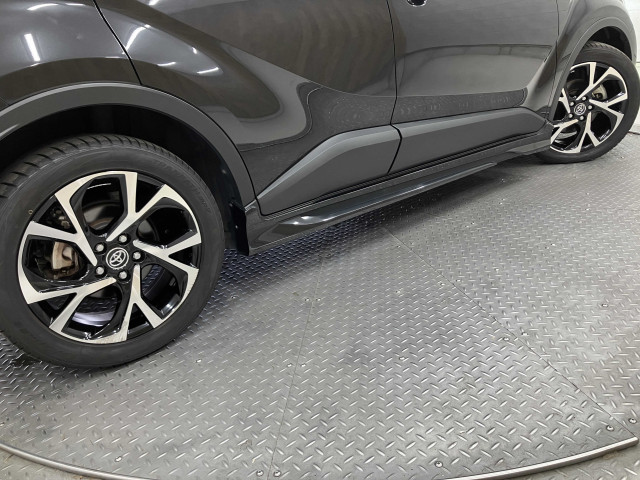 トヨタ C-HR ハイブリッド 1.8 Gの中古車