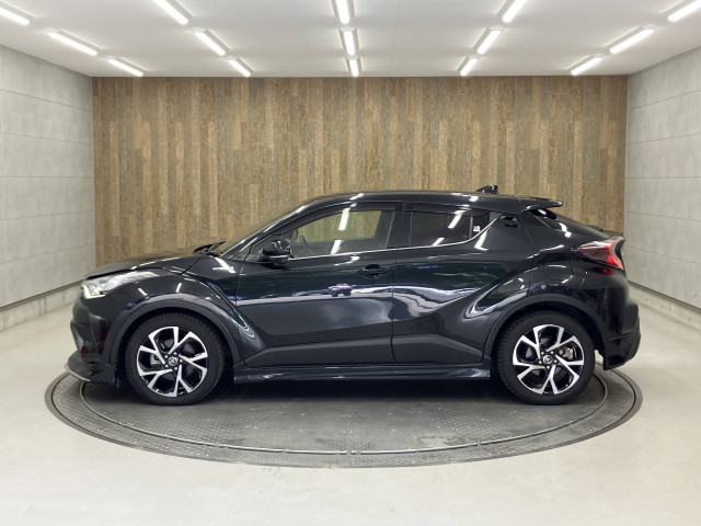 トヨタ C-HR ハイブリッド 1.8 Gの中古車