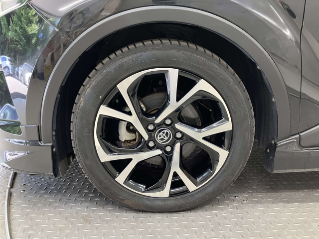 トヨタ C-HR ハイブリッド 1.8 Gの中古車