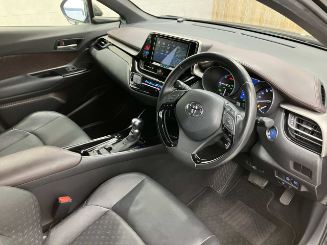 トヨタ C-HR ハイブリッド 1.8 Gの中古車