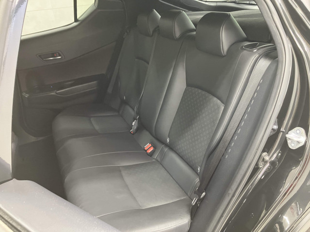 トヨタ C-HR ハイブリッド 1.8 Gの中古車