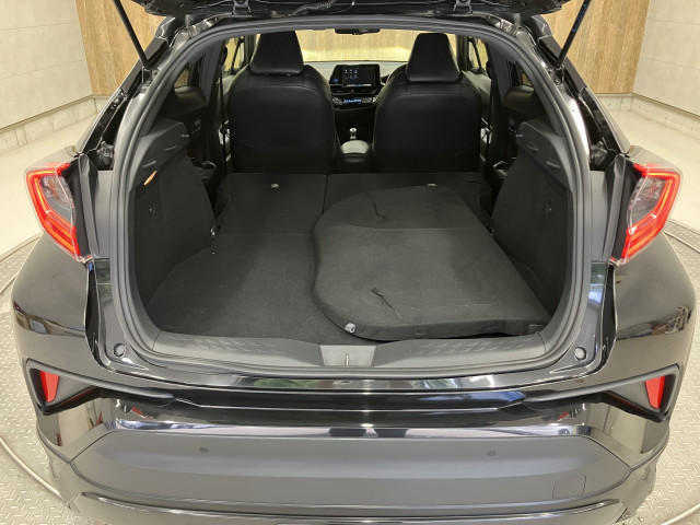 トヨタ C-HR ハイブリッド 1.8 Gの中古車
