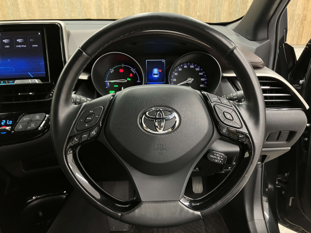 トヨタ C-HR ハイブリッド 1.8 Gの中古車