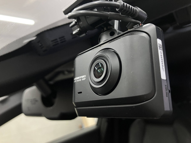 映像・音声などを記録する自動車用の車載装置です。　もしもの事故の際の記録はもちろん、旅行の際の思い出としてドライブの映像を楽しむことができますよ。