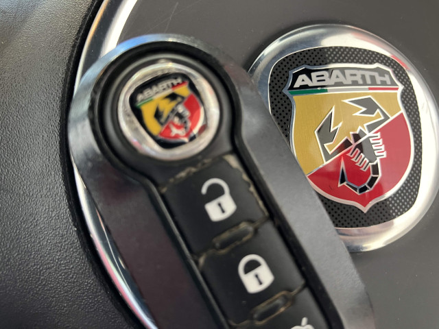 アバルト 595 ツーリズモの中古車