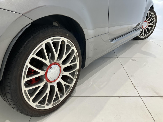 アバルト 595 ツーリズモの中古車