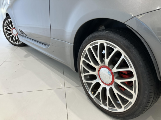 アバルト 595 ツーリズモの中古車