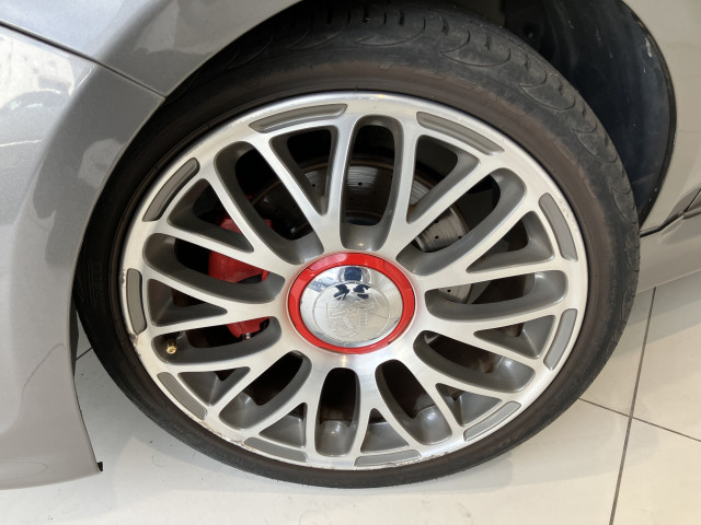 アバルト 595 ツーリズモの中古車