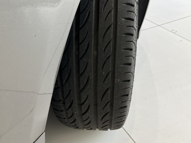 アバルト 595 ツーリズモの中古車