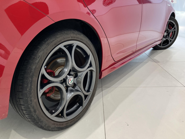 アルファロメオ ジュリエッタ ヴェローチェの中古車