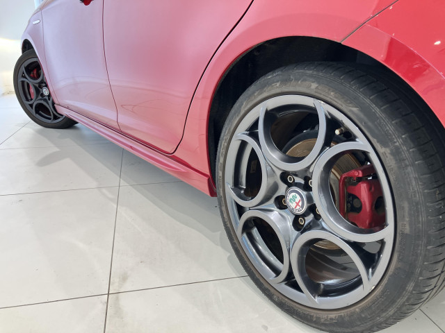 アルファロメオ ジュリエッタ ヴェローチェの中古車