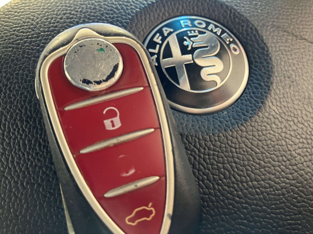 アルファロメオ ジュリエッタ ヴェローチェの中古車