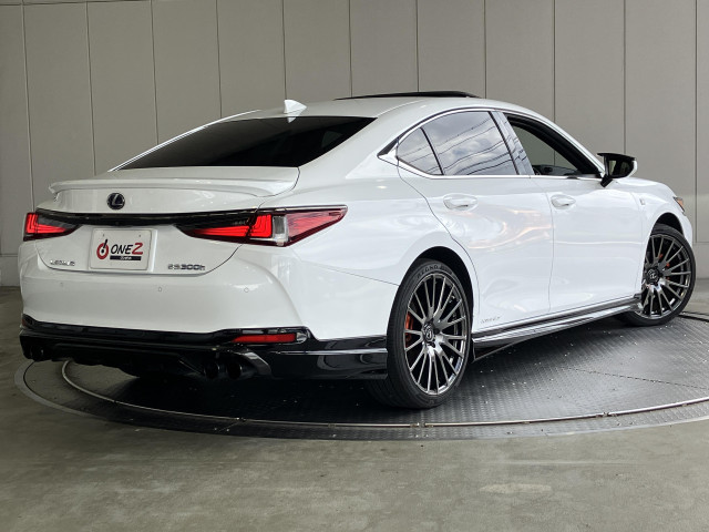 レクサス ES 300h Fスポーツの中古車