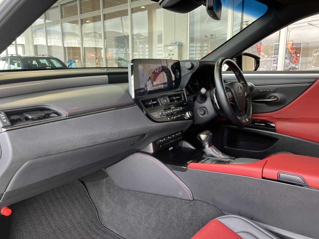 レクサス ES 300h Fスポーツの中古車