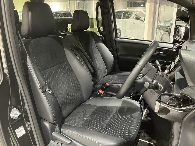 トヨタ ヴォクシー 1.8 ハイブリッド ZS 煌Ⅲの中古車