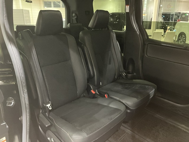 トヨタ ヴォクシー 1.8 ハイブリッド ZS 煌Ⅲの中古車