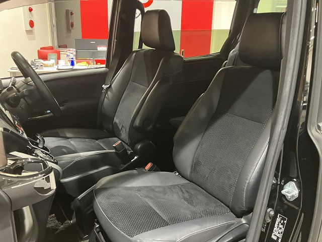 トヨタ ヴォクシー 1.8 ハイブリッド ZS 煌Ⅲの中古車
