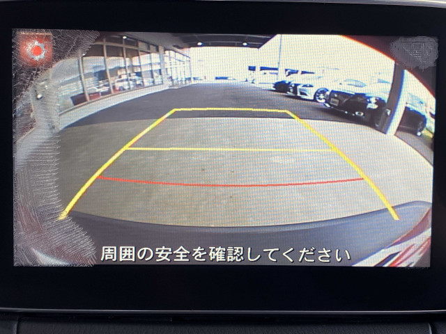 車線からのはみ出しをお知らせしてくれます！うっかり運転を防止してくれます。