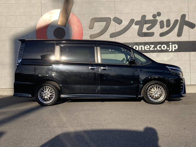 トヨタ ヴォクシー 1.8 ハイブリッド ZS 煌Ⅲの中古車