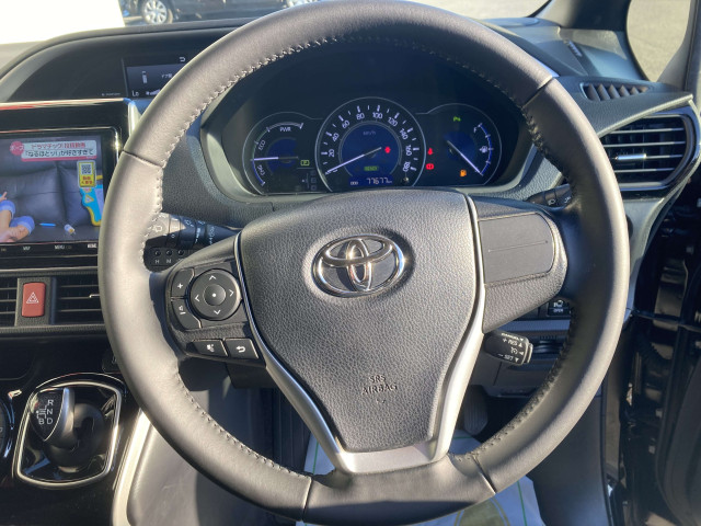 トヨタ ヴォクシー 1.8 ハイブリッド ZS 煌Ⅲの中古車