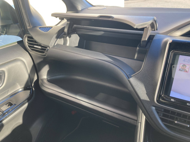 トヨタ ヴォクシー 1.8 ハイブリッド ZS 煌Ⅲの中古車