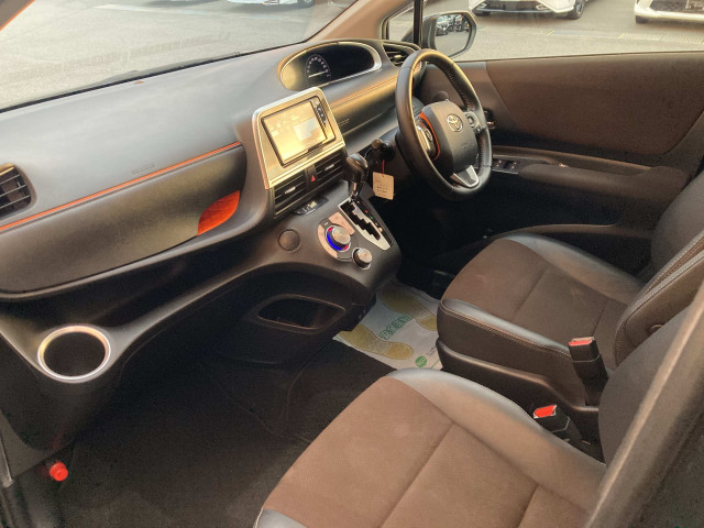 トヨタ シエンタ ハイブリッド 1.5 G クエロの中古車